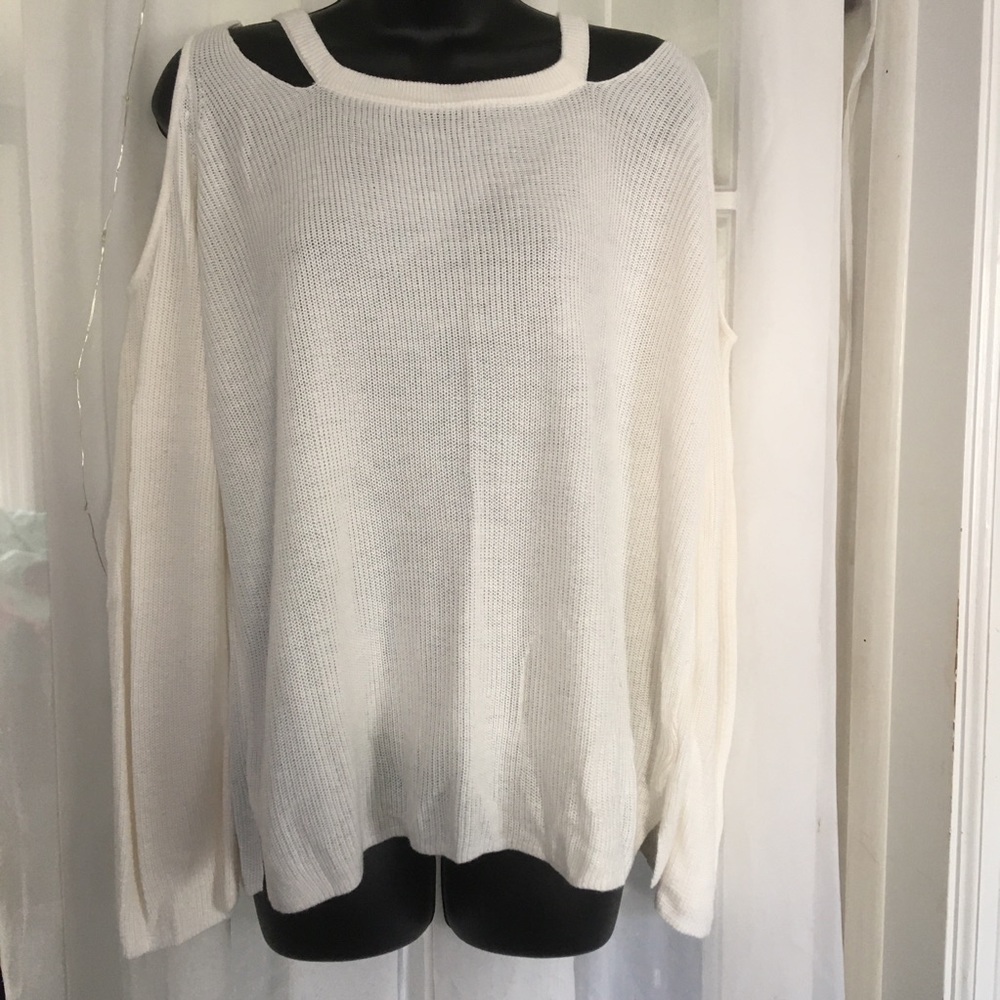 Open shoulder light weight sweater